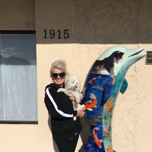 Meet your Posher, Cynthia - Picture 1 of 1